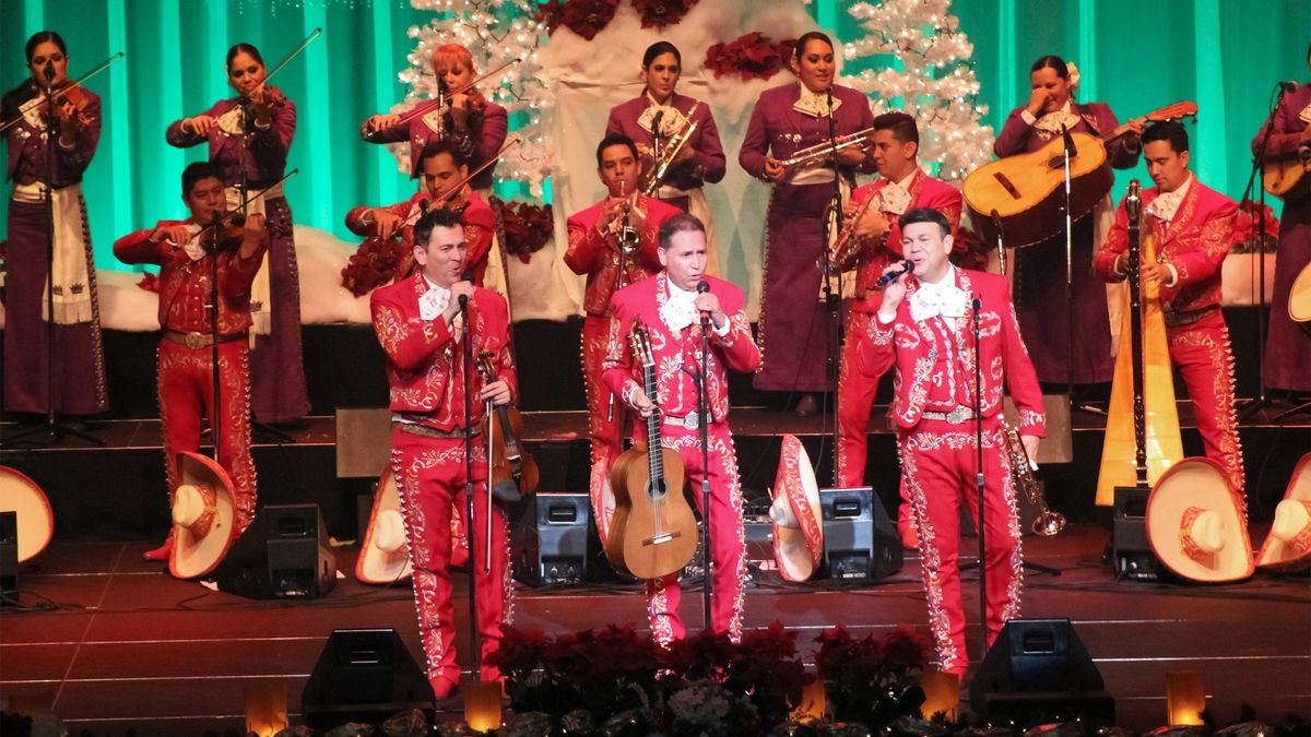 Mariachi Sol De Mexico: A Merry-achi Christmas