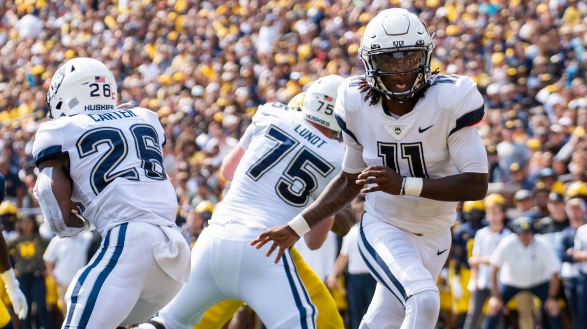 Wake Forest Demon Deacons at UConn Huskies Football