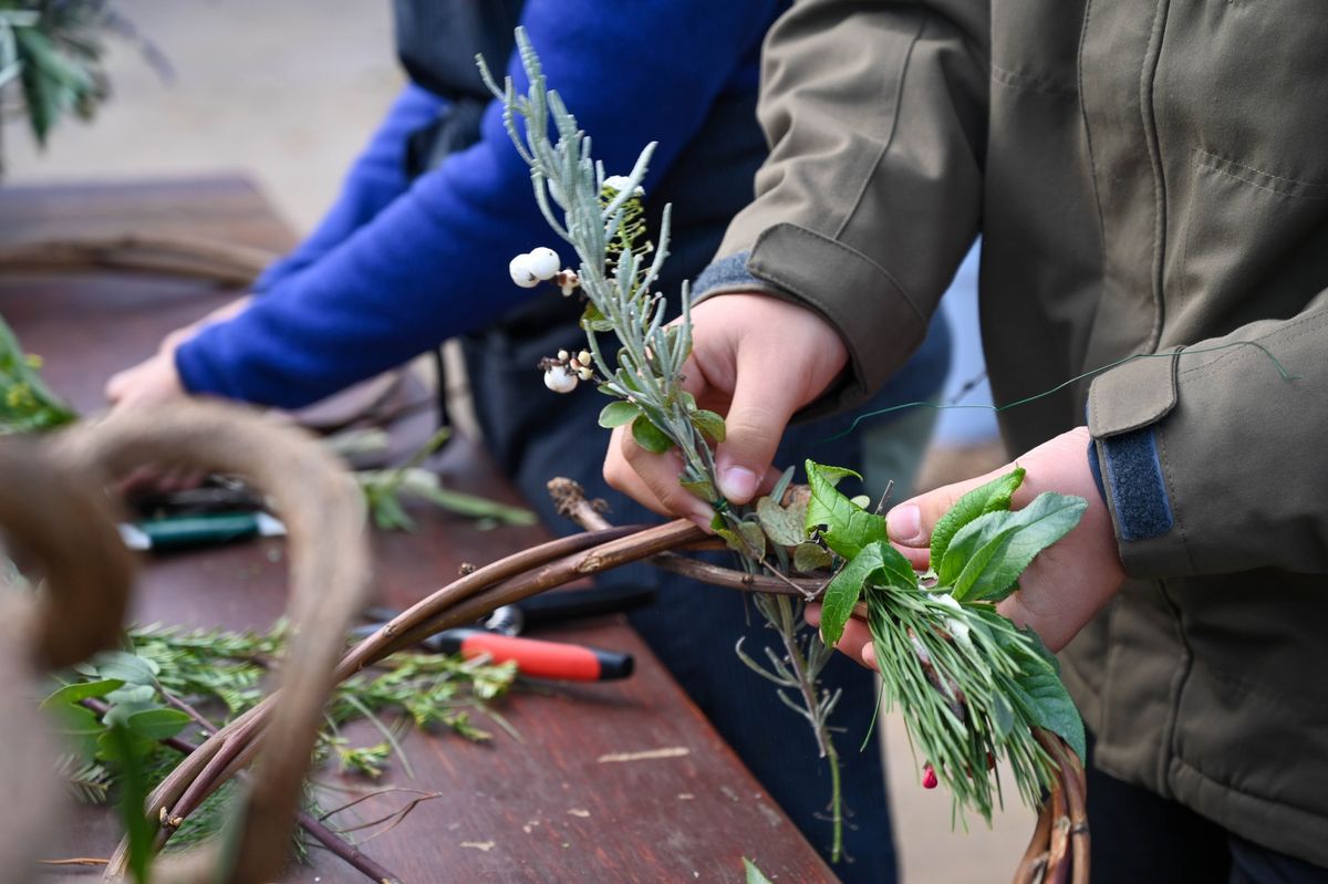 Winter Wreaths and Nature Decor Workshop | Taller de Coronas Invernales y Decoraci\u00f3n Natural