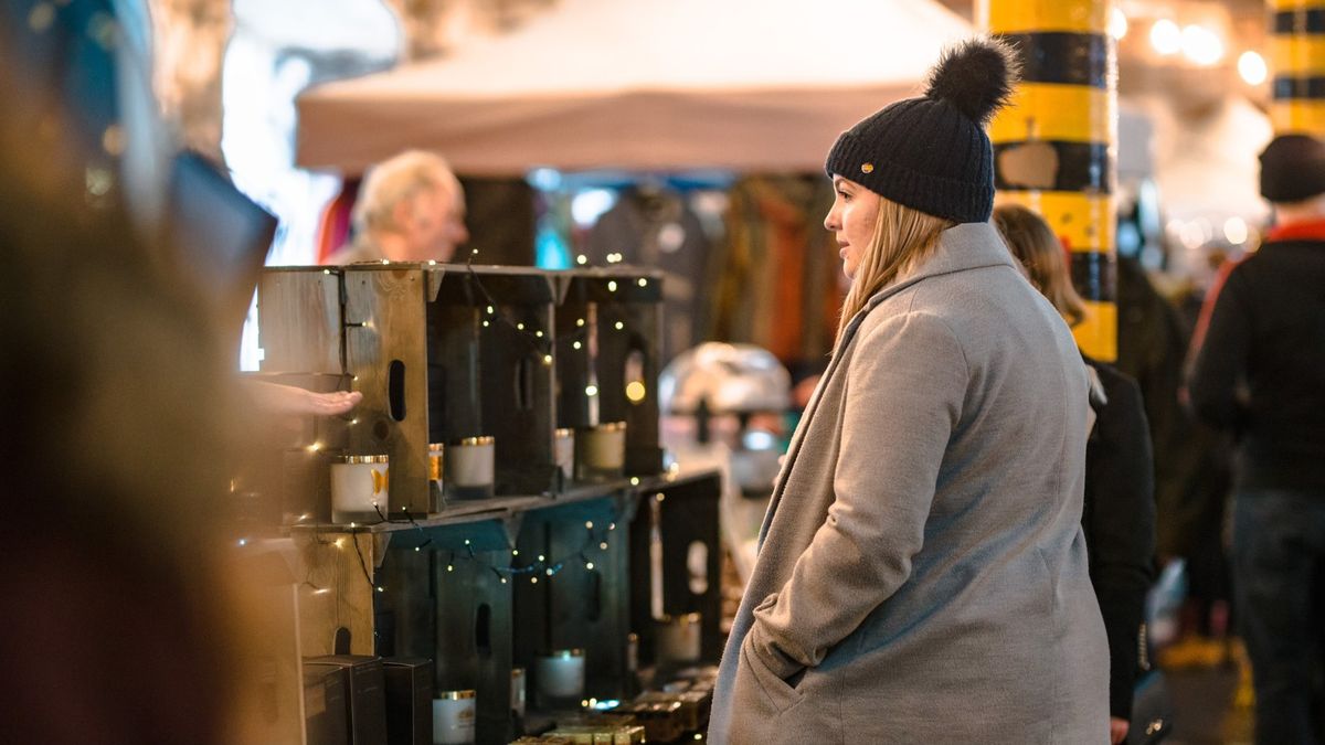 RWY Late Night Festive Shopping Market