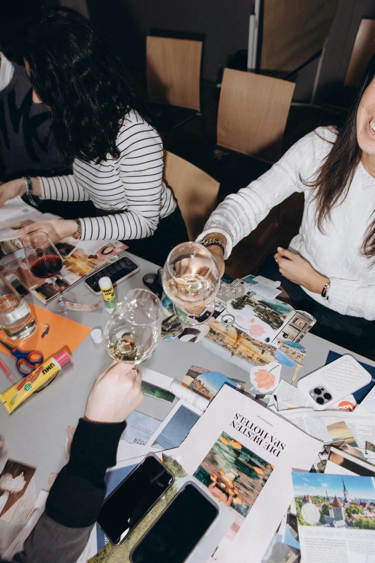 Collage Workshop for Gifting: Create a Meaningful Christmas Gift in Berlin