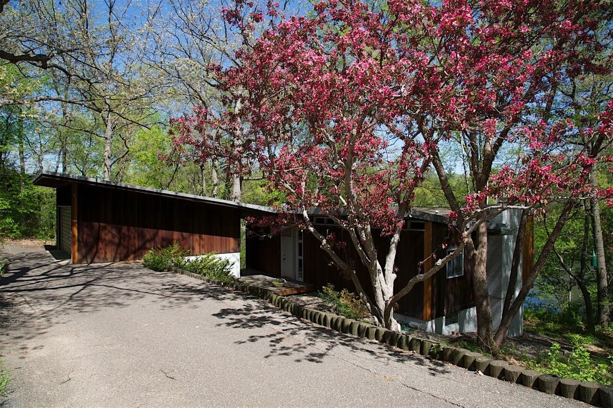 Going, Going, Gone! The Oskam House by Close Associates