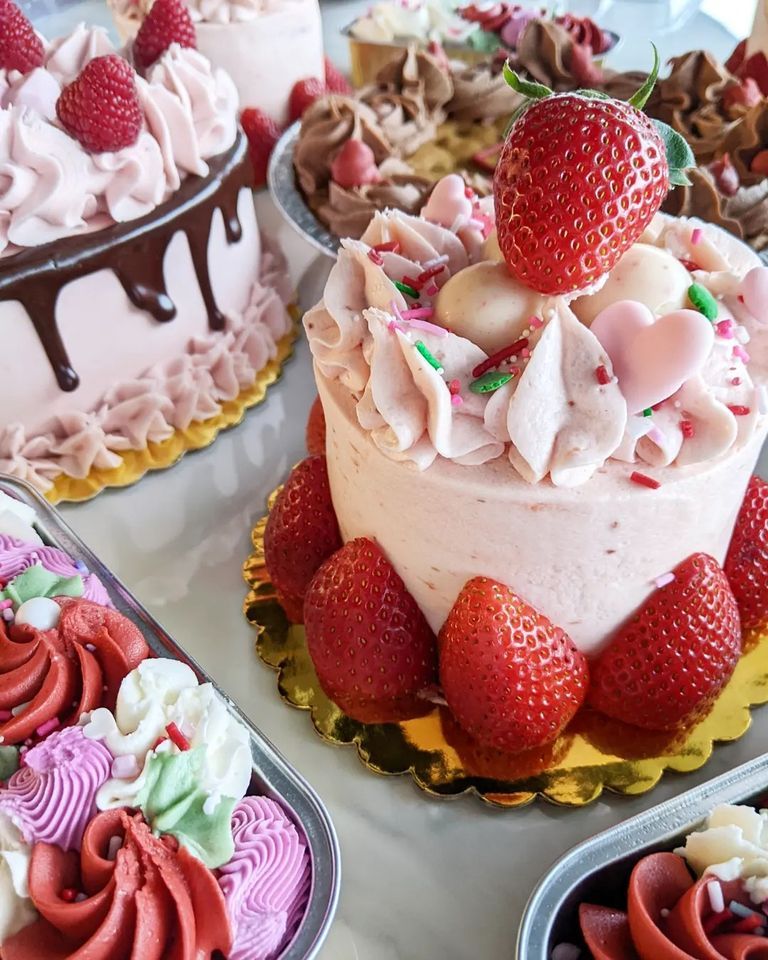 Cake decorating class