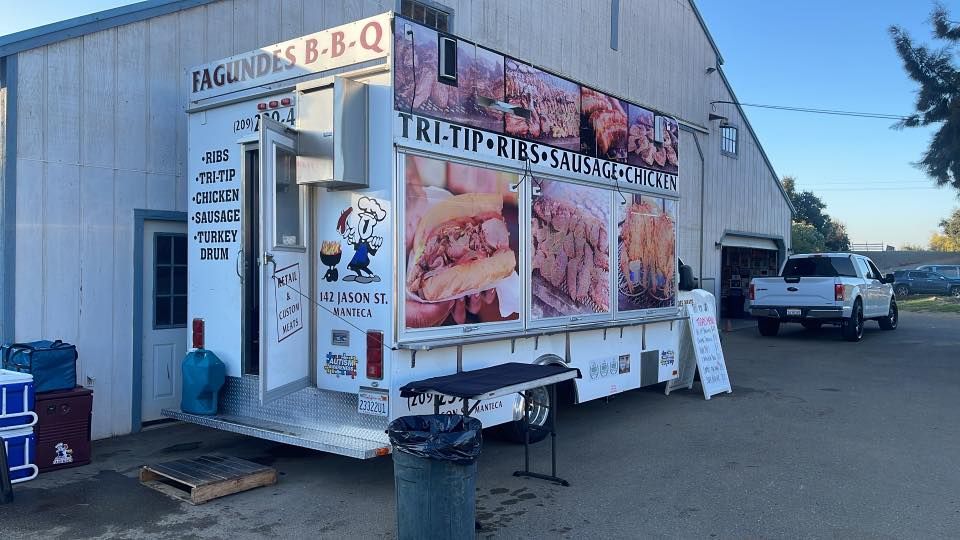Annual Thanksgiving Day Parade, Fagundes Meats & Catering, Manteca, 24