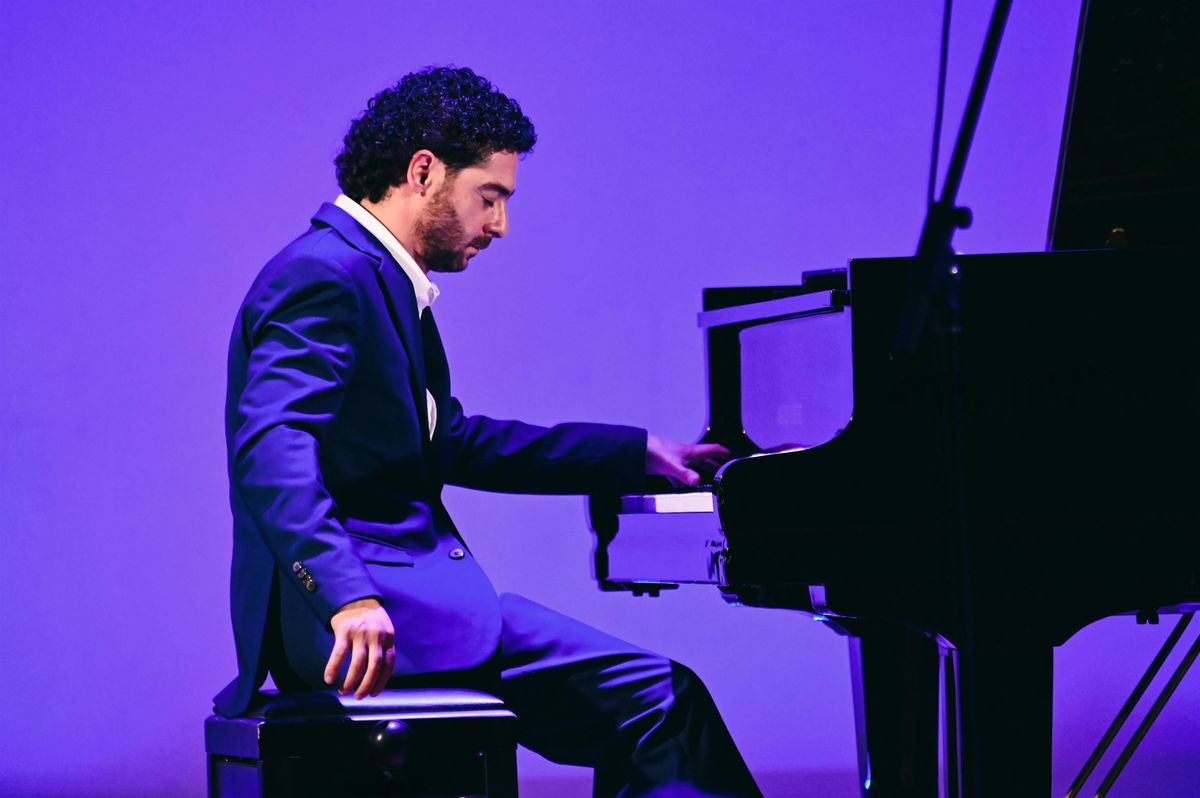 Artur Zakiyan Plays Armenian Music