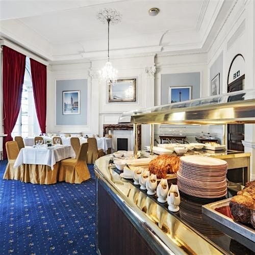 Carvery Lunch in  a private club of St James's