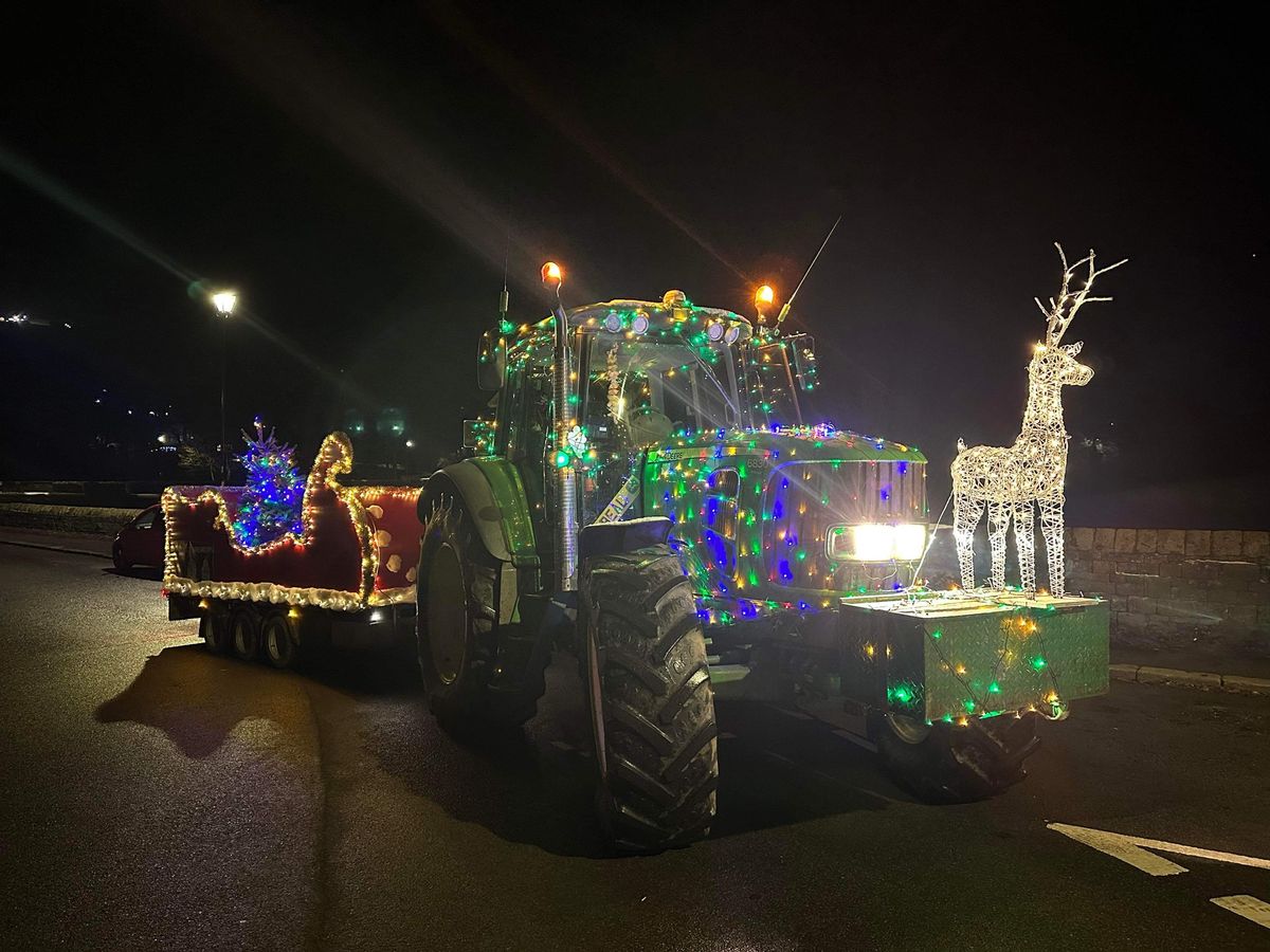 Bradfield Charity Tractor Run & Oughtibridge Brass Band - View from the Blue Ball