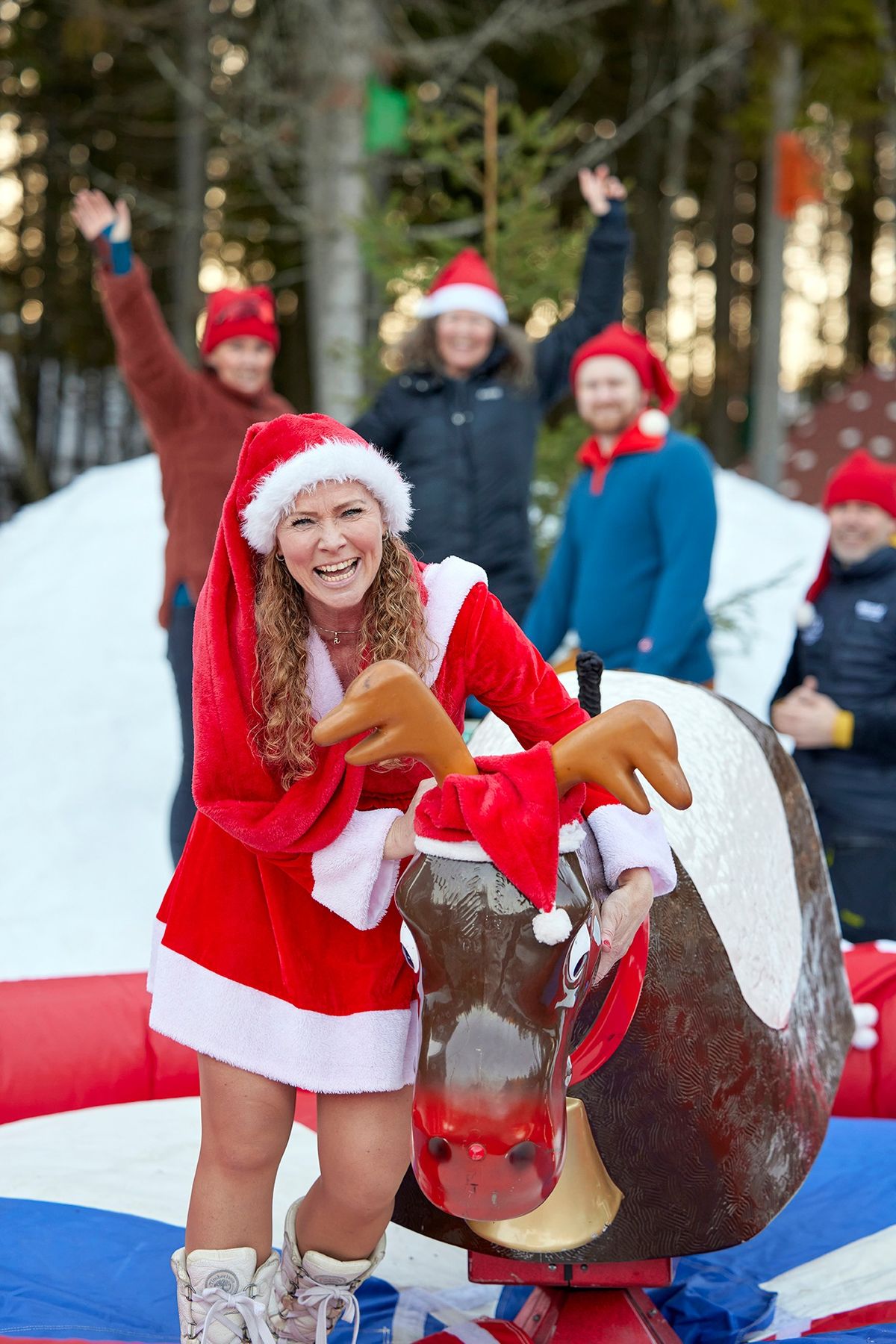 Julemarked i skogen med Lavvoen som bakteppe\ud83c\udf84