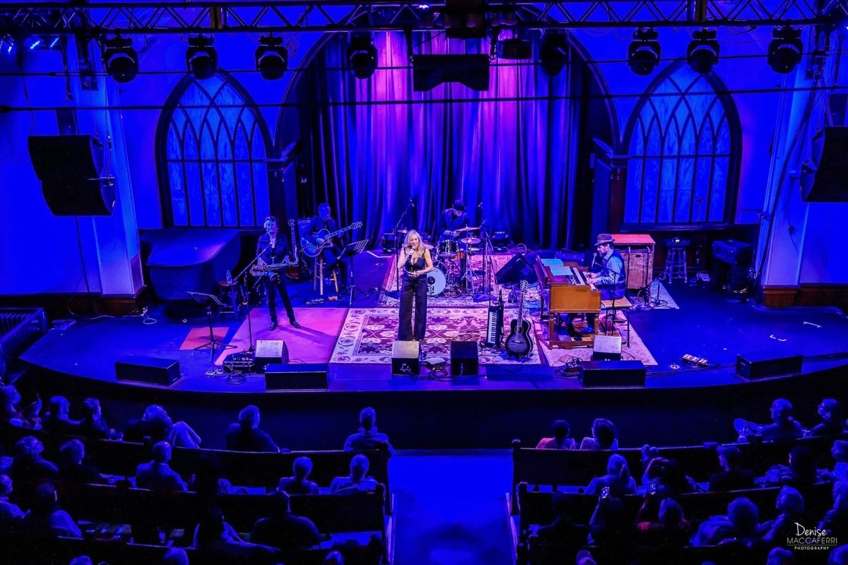 AMANDA CARR with The Ken Clark Organ Trio 