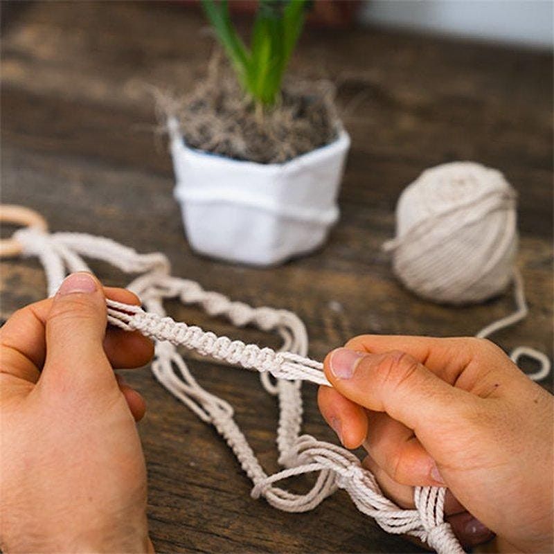 Workshop di Macram\u00e8 - Crea il tuo braccialetto intrecciato