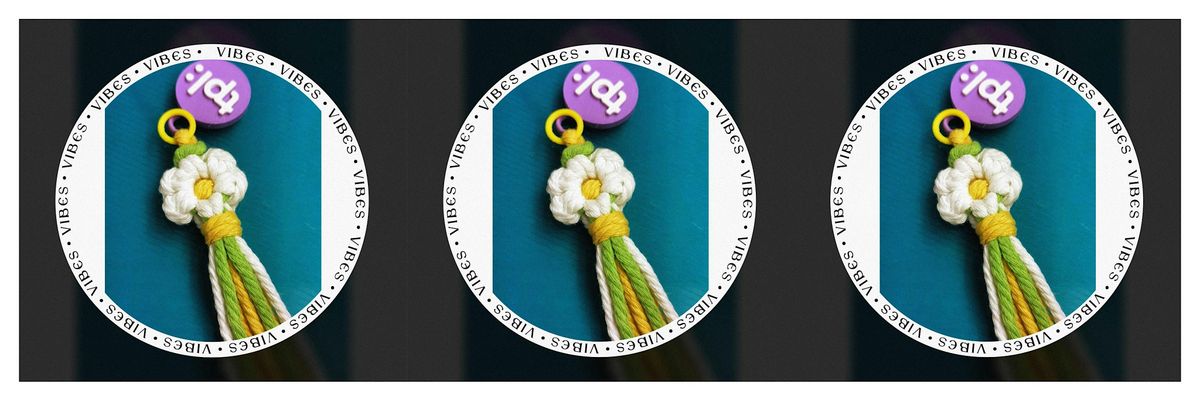 Macram\u00e9 Daisy Flower Keychain with 3D Printed Charms