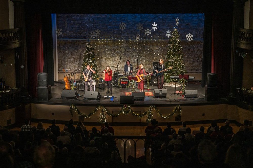 "Dark Side of the Yule" in Galena