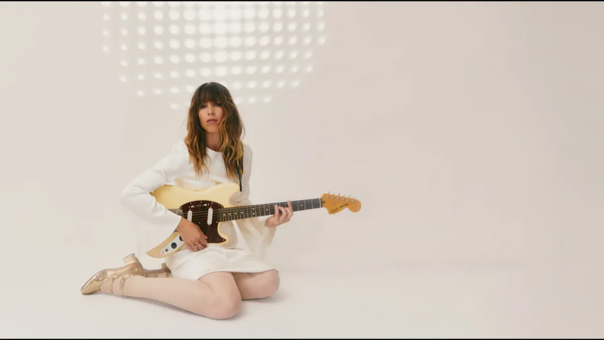 Melody's Echo Chamber, Strange Lot in Washington