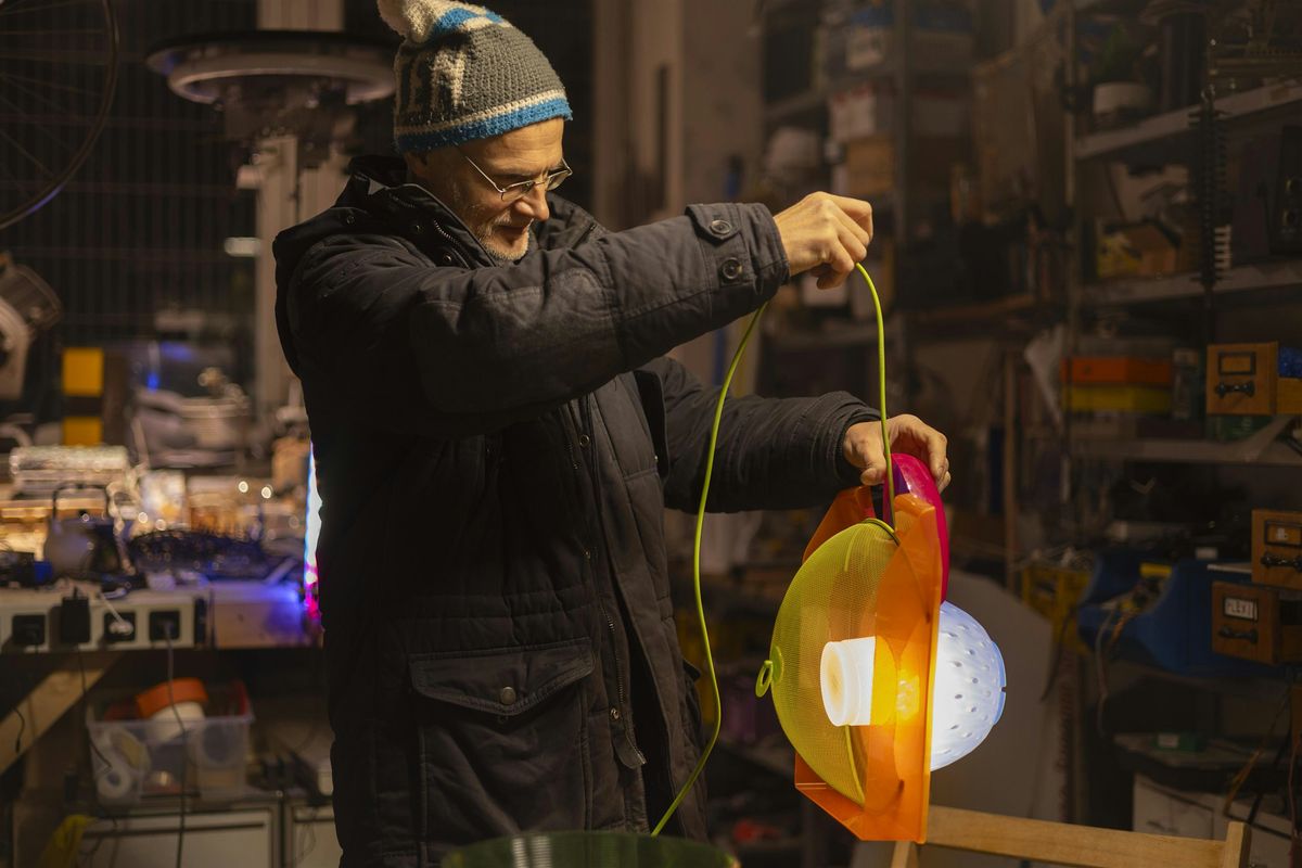 Lampen Bauen aus Plastik-Teilen