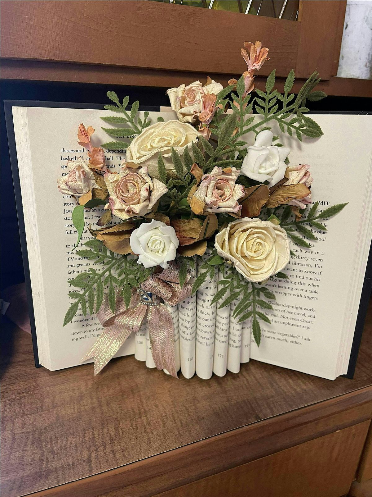 VTG. Book Vase Arrangement