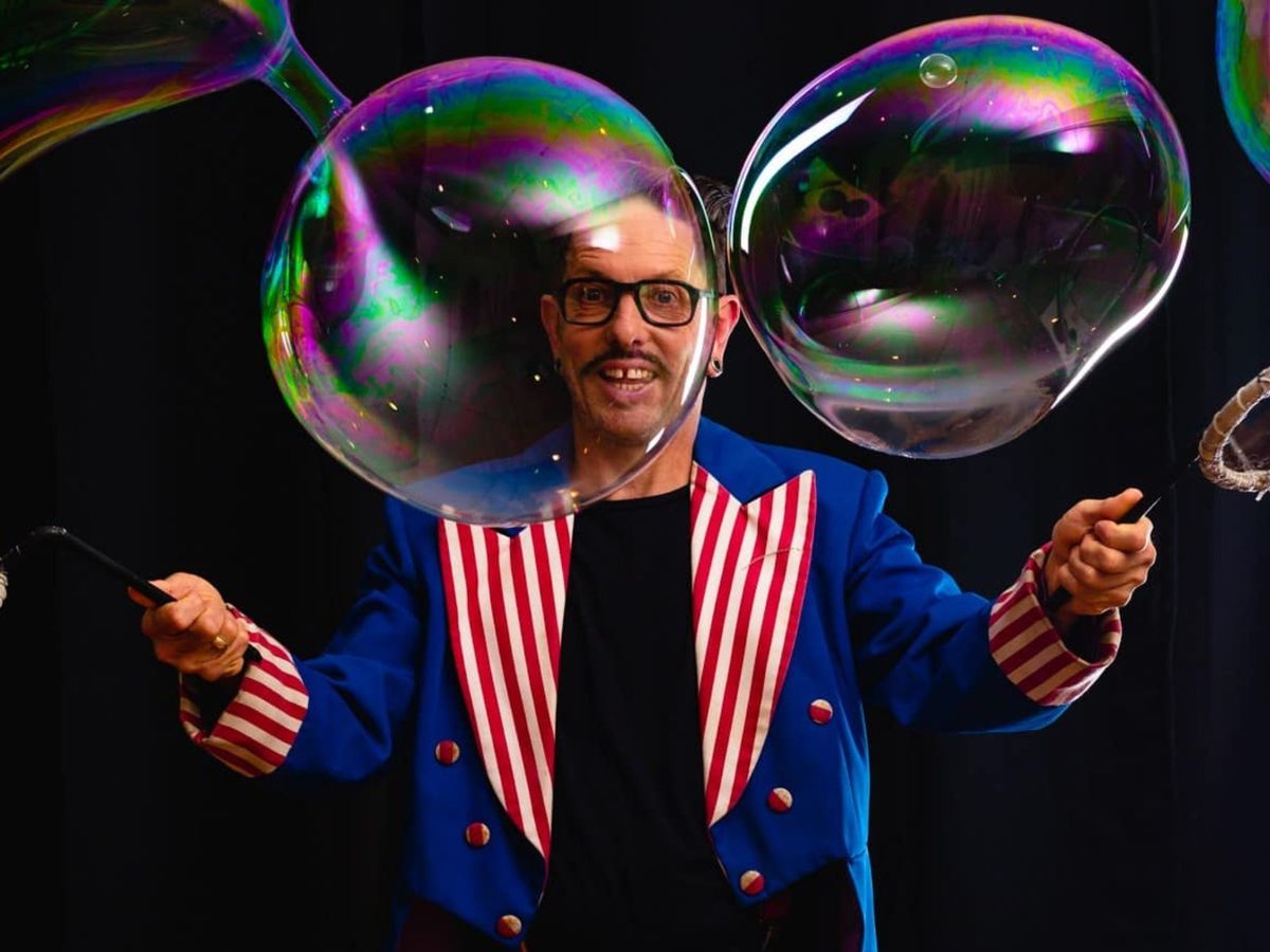 Dr Hubble's Bubble Show @ Flying Fruit Fly Circus