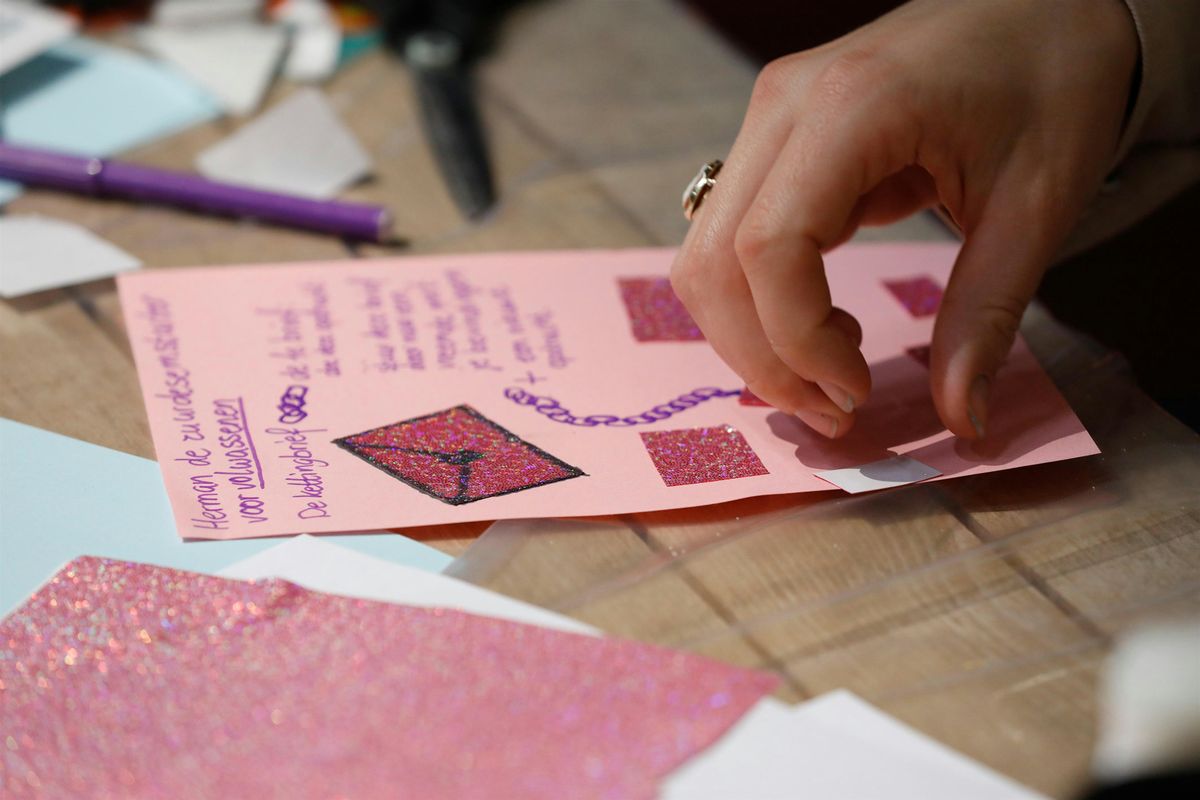 Collageworkshop: verhalen uit je menstruatiecyclus