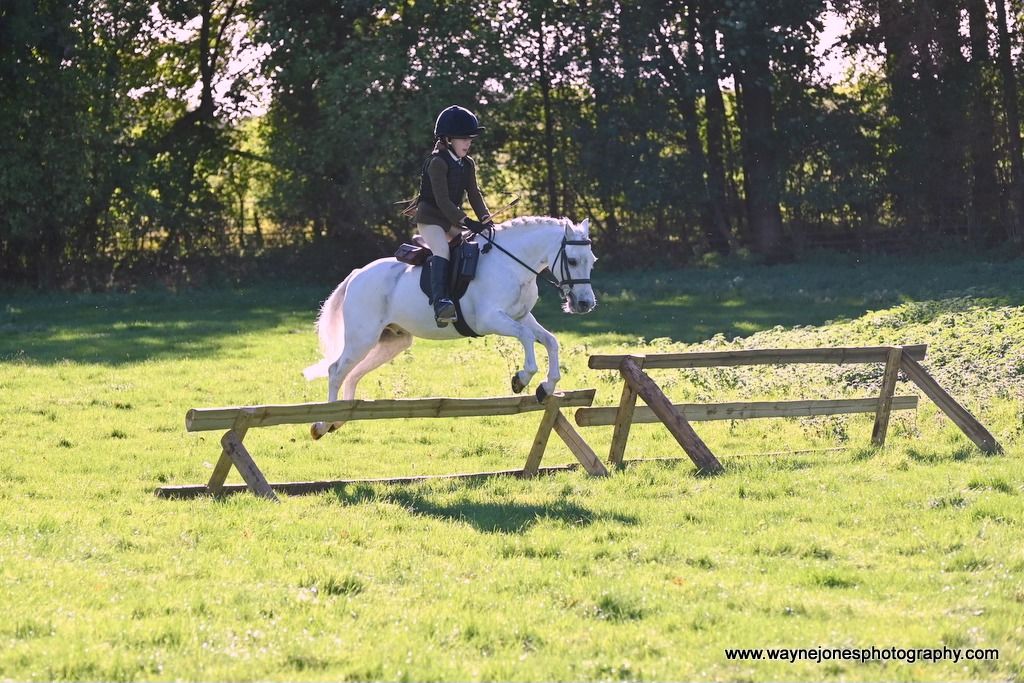 Downs House Farm, Ginge - Pre-Season Newcomers Draghound Meet