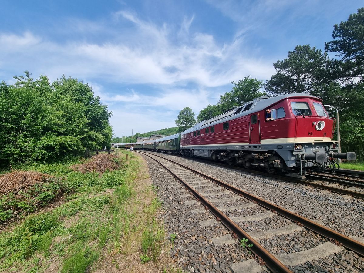 RADEBEUL - DRESDEN - MEISSEN - Sonderzug zu den Weinfesten an der Elbe