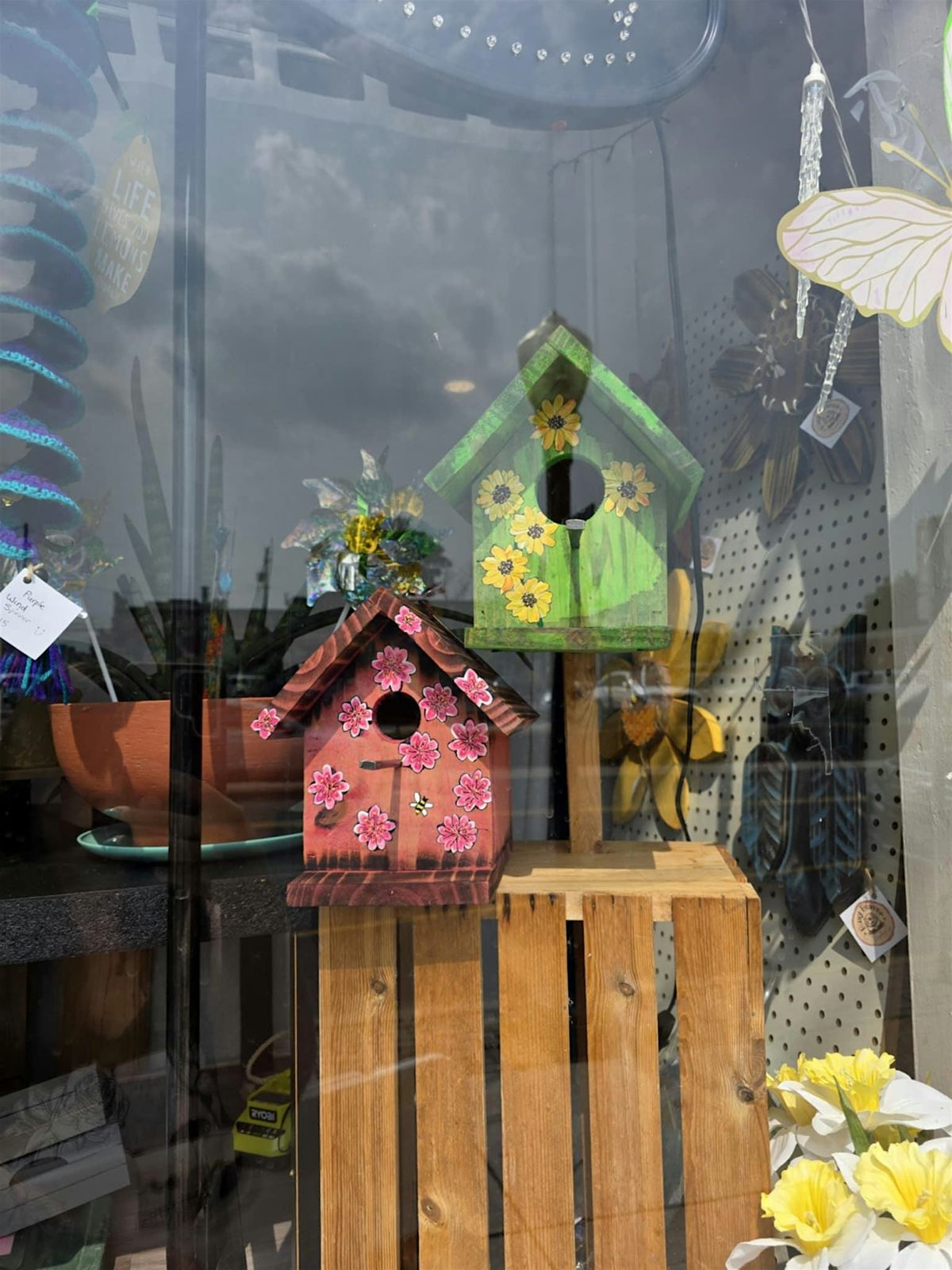 Perch Perfect: Cozy Birdhouse Creations