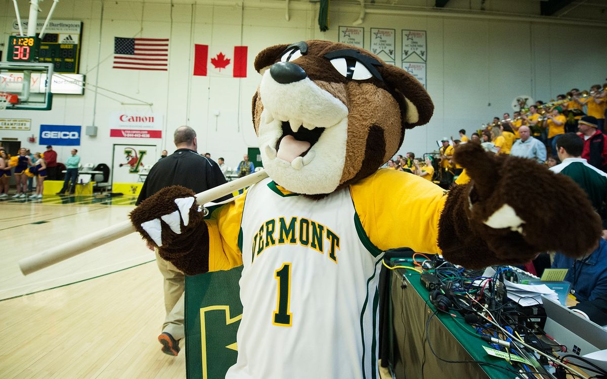 Parking Yale Bulldogs at Vermont Catamounts Mens Basketball