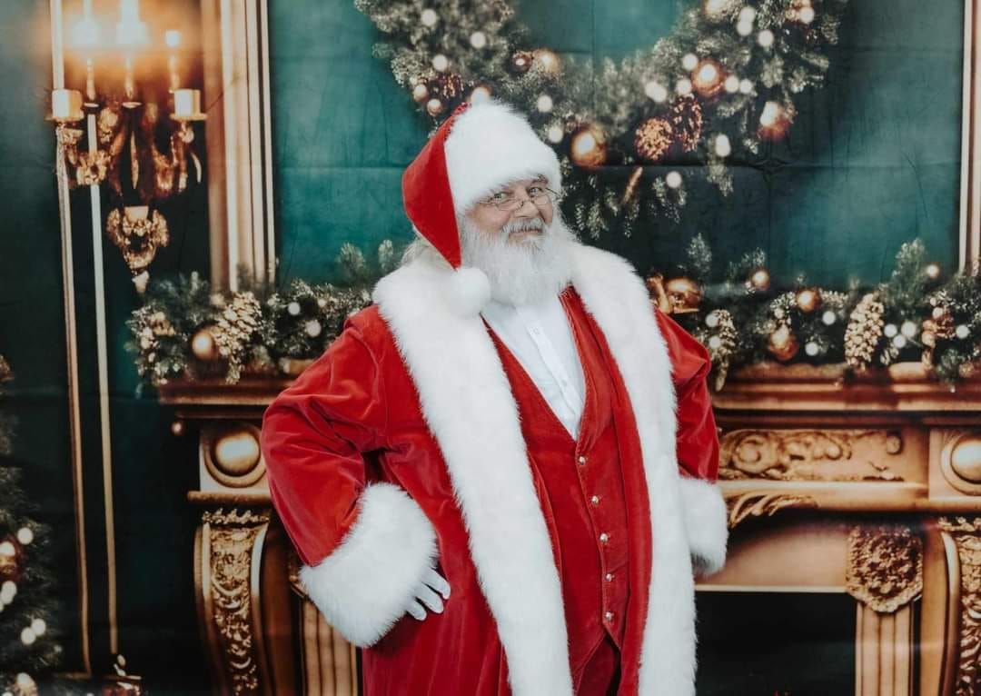 Customer Appreciation and Pictures with Santa