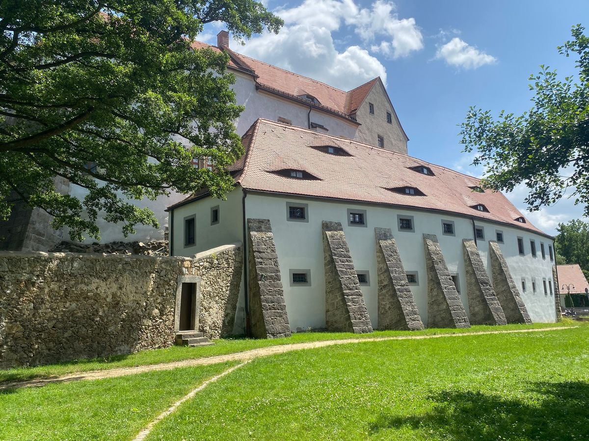 Sonntagsf\u00fchrung: "Schlemmerey" mit Zinnbecher oder Holzl\u00f6ffel im Jagdschloss