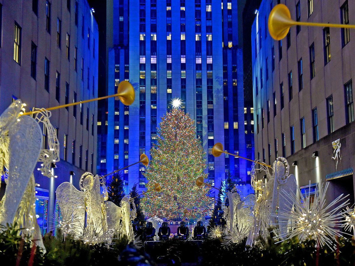 Christmas Lights of New York City: An Illustrated Presentation