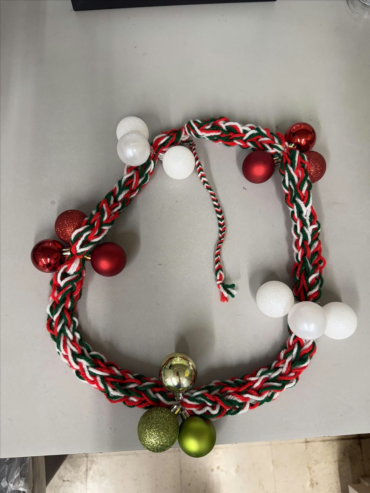 Holiday Finger Yarn Lei - Kahului