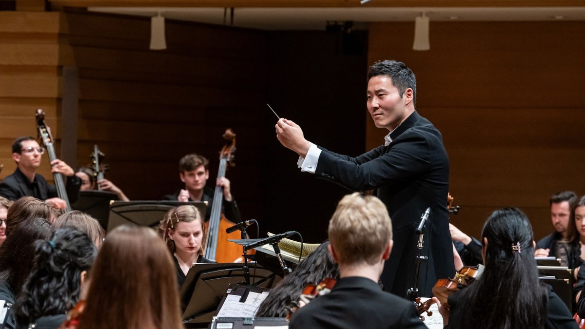 Royal Conservatory Orchestra with conductor Earl Lee: Anna \u0160tube, violin