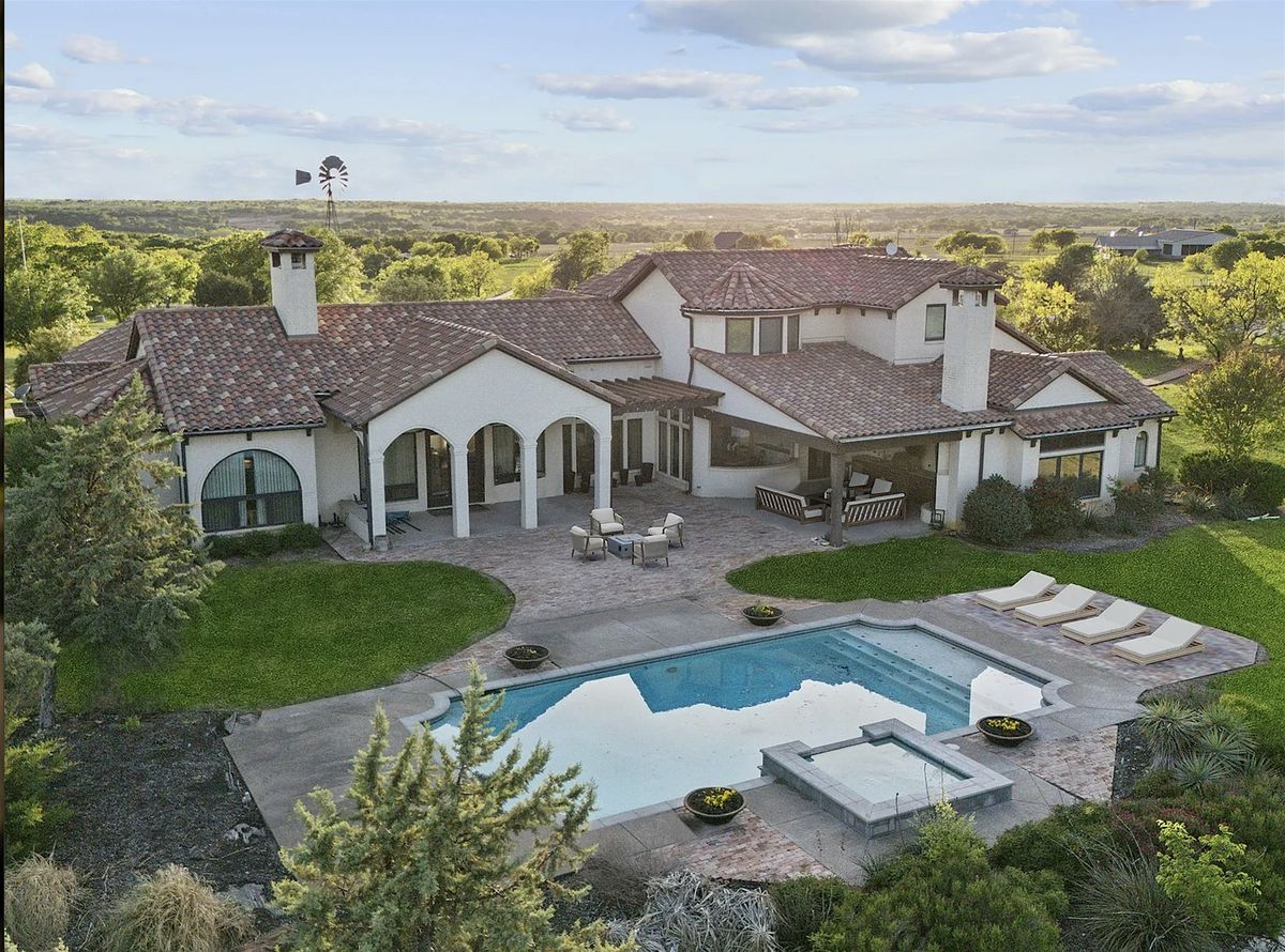 Big Land, Big Luxury: 100-Acre Showcase