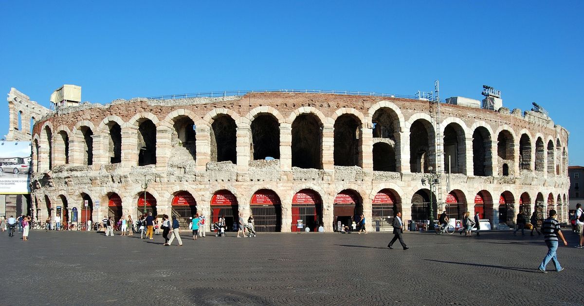 VERONA, E' ARRIVATA LA BEFANA