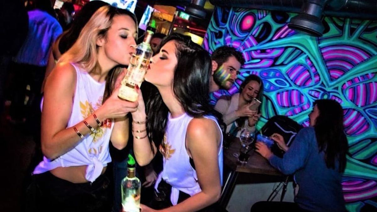 Paris: New Year's Eve Pub Crawl with Shots & Nightclub Entry