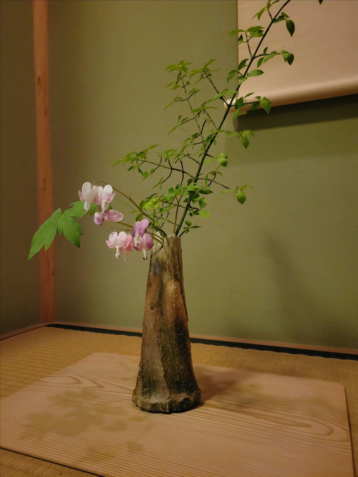 The Floral Art of Tea Ceremony: Celebration of Spring flower