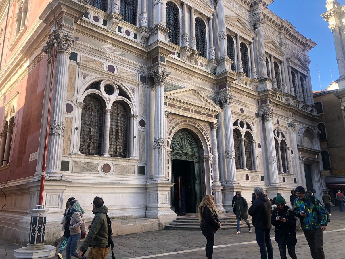 Visitiamo insieme la Scuola Grande di San Rocco.