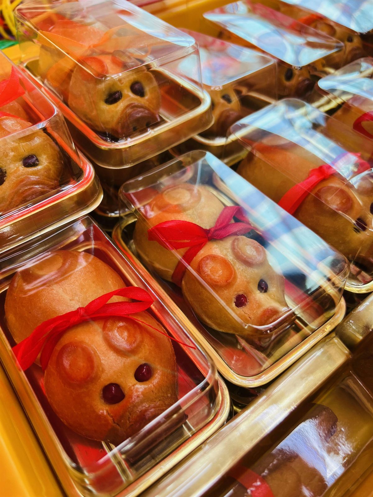 A Tapestry of Tradition: The Mid-Autumn Mooncake Journey in Chinatown