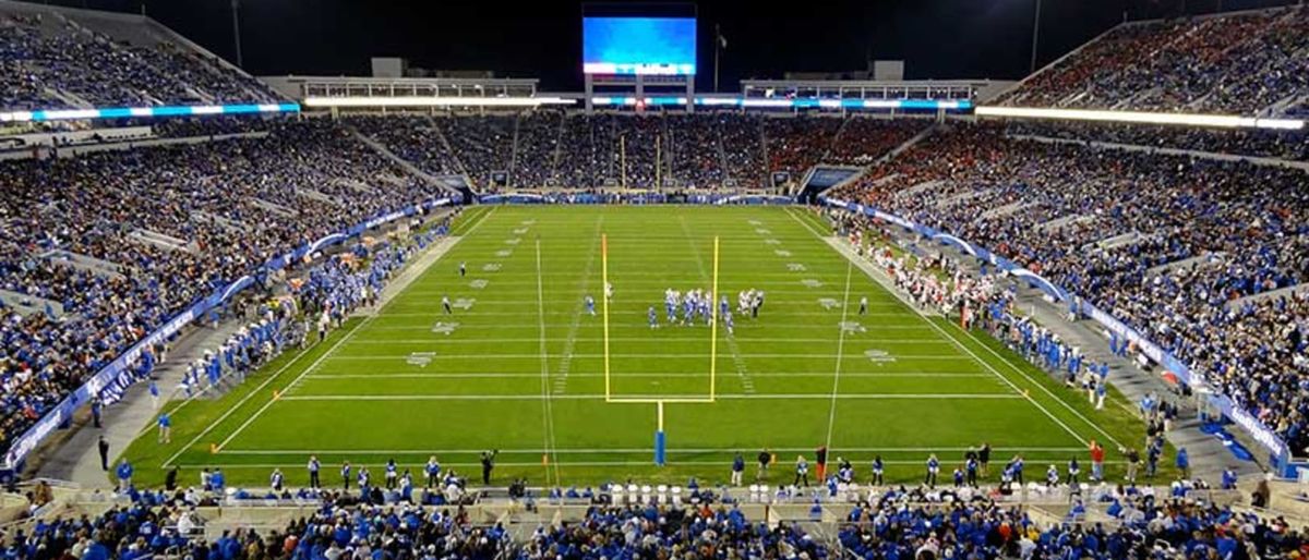 Youngstown State Penguins at Kentucky Wildcats Football at Kroger Field