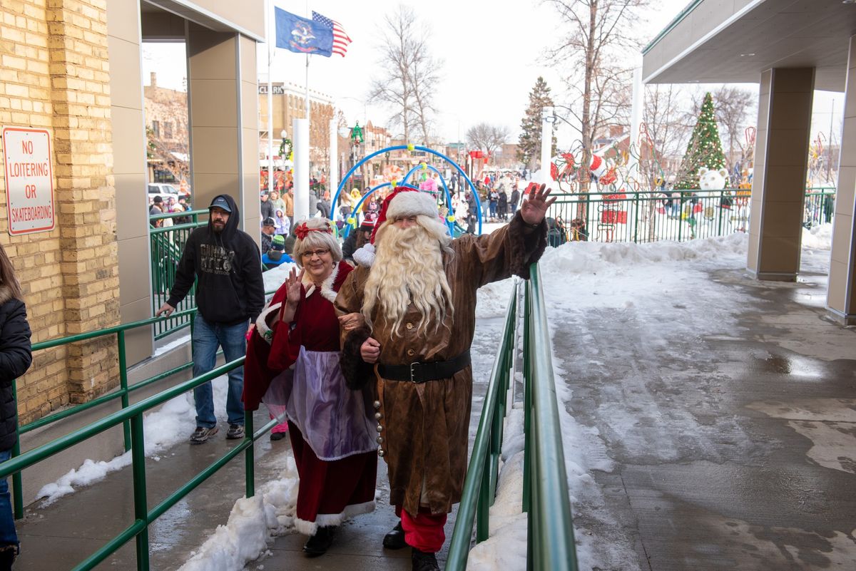 Mandan Santa's Arrival