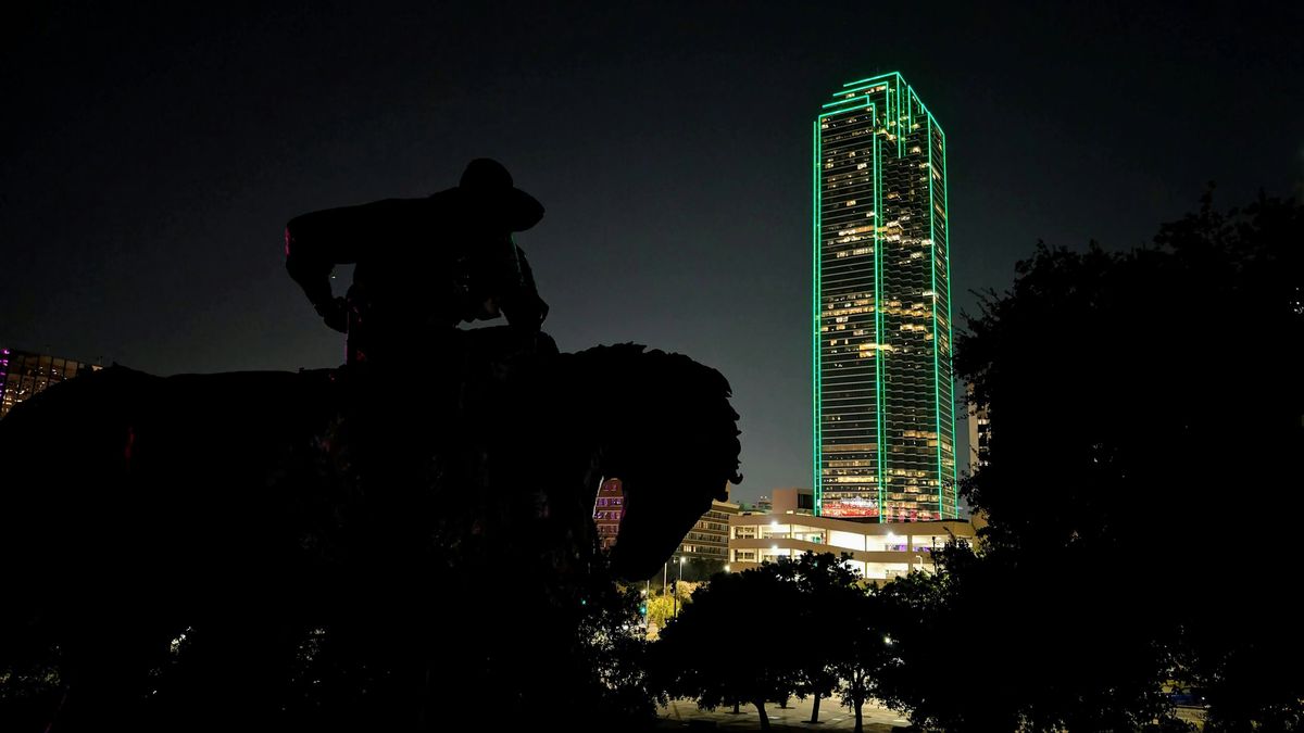 Dallas Scavenger Hunt Walking Tour & Game