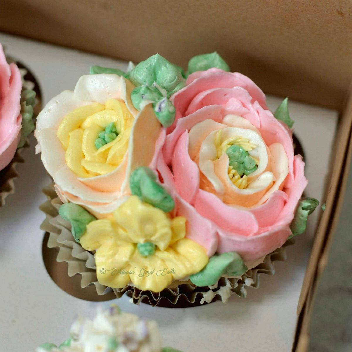 Girl's Night Out! Bouquets and Cake Decorating