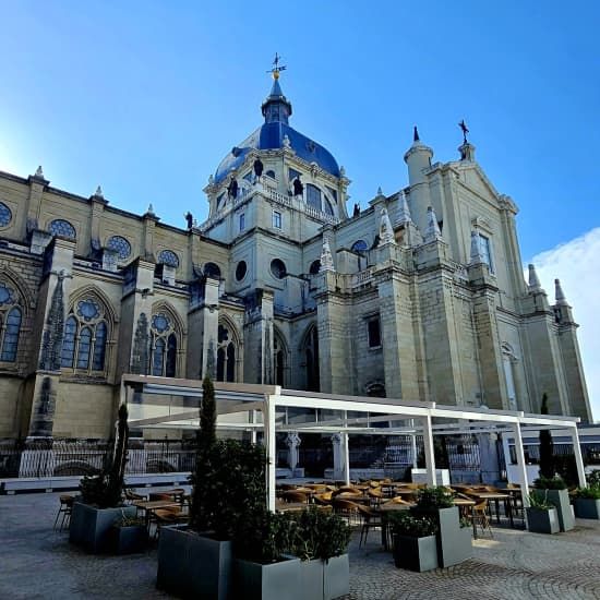 Visita al Museo de La Catedral de La Almudena + Brunch en el Caf\u00e9 de La Galer\u00eda