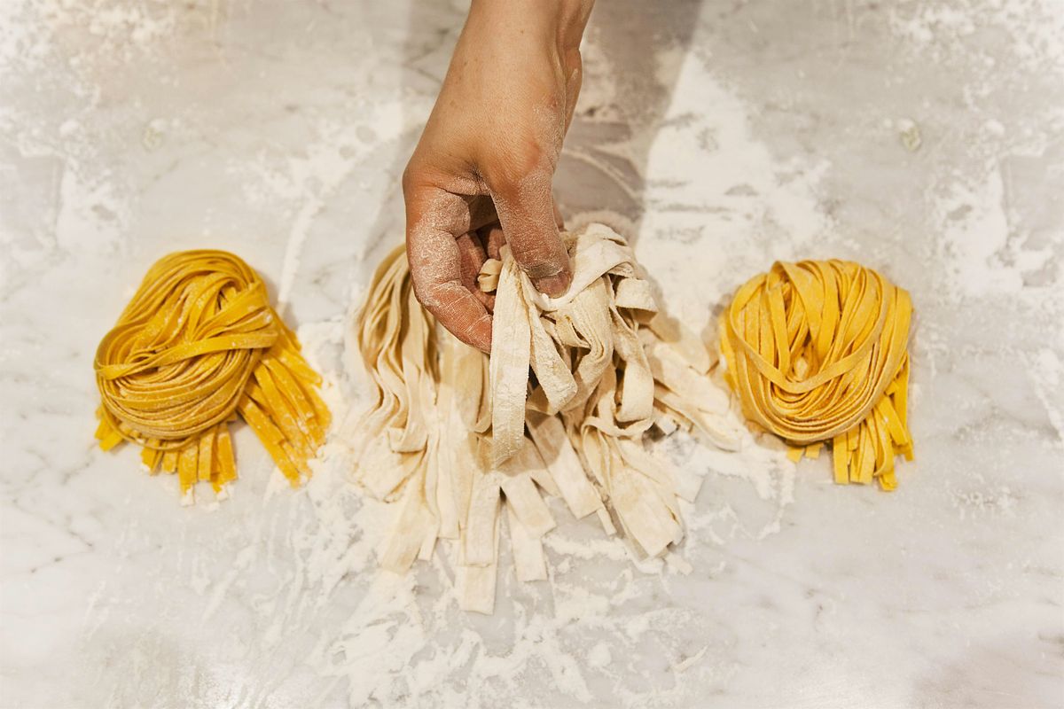 MANI IN PASTA - TAGLIATELLE