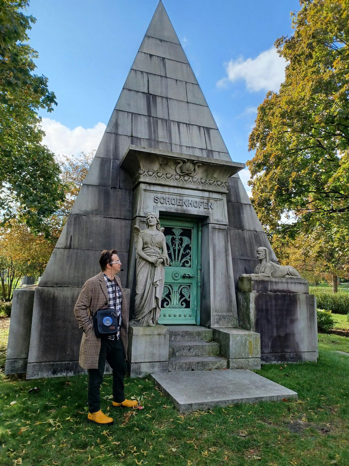 Graceland Cemetery Walking Tour with Adam Selzer: SUPERSIZE!