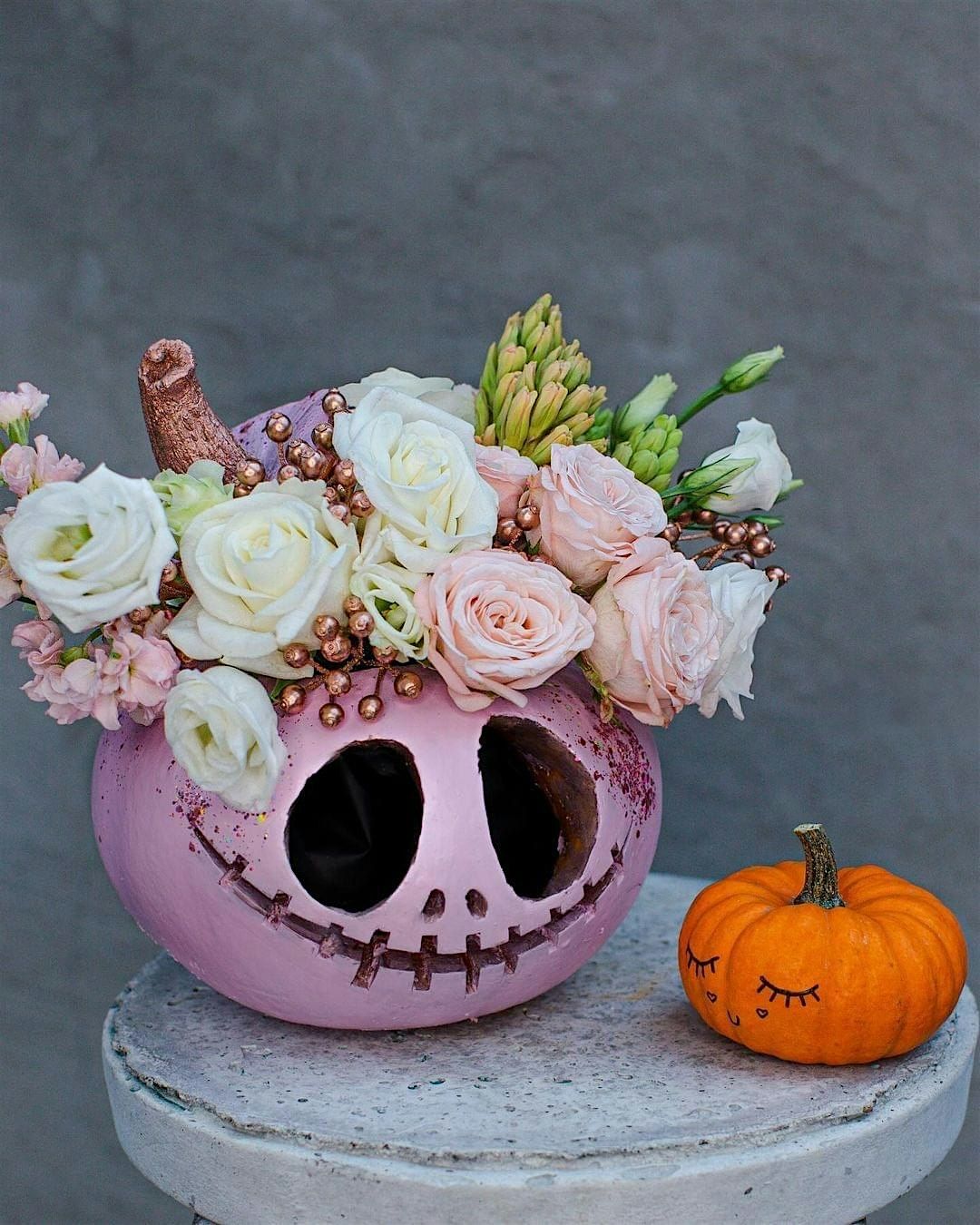 DIY Unique Spooky Pumpkin - Flower Bar format!