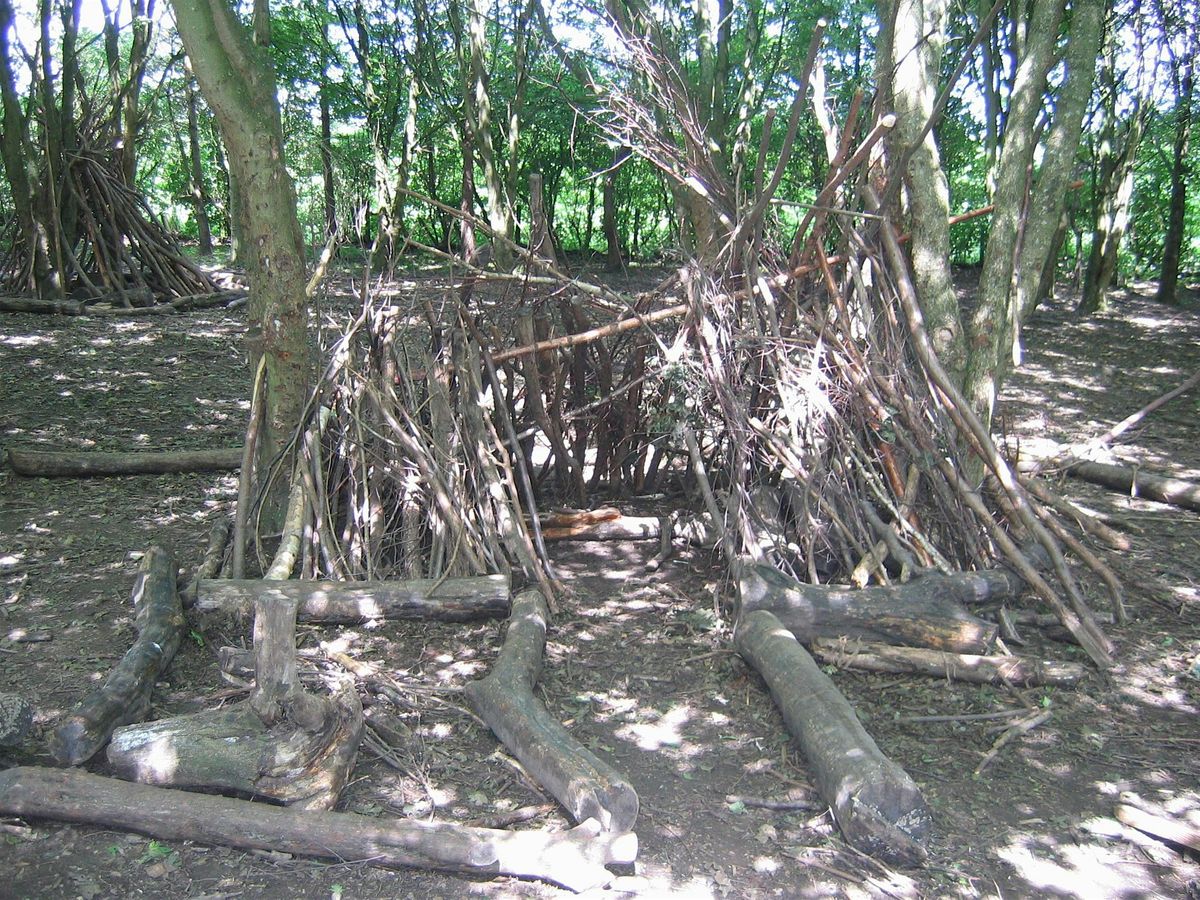 Autumn  Family Den  building at Ryton Pools Country Park