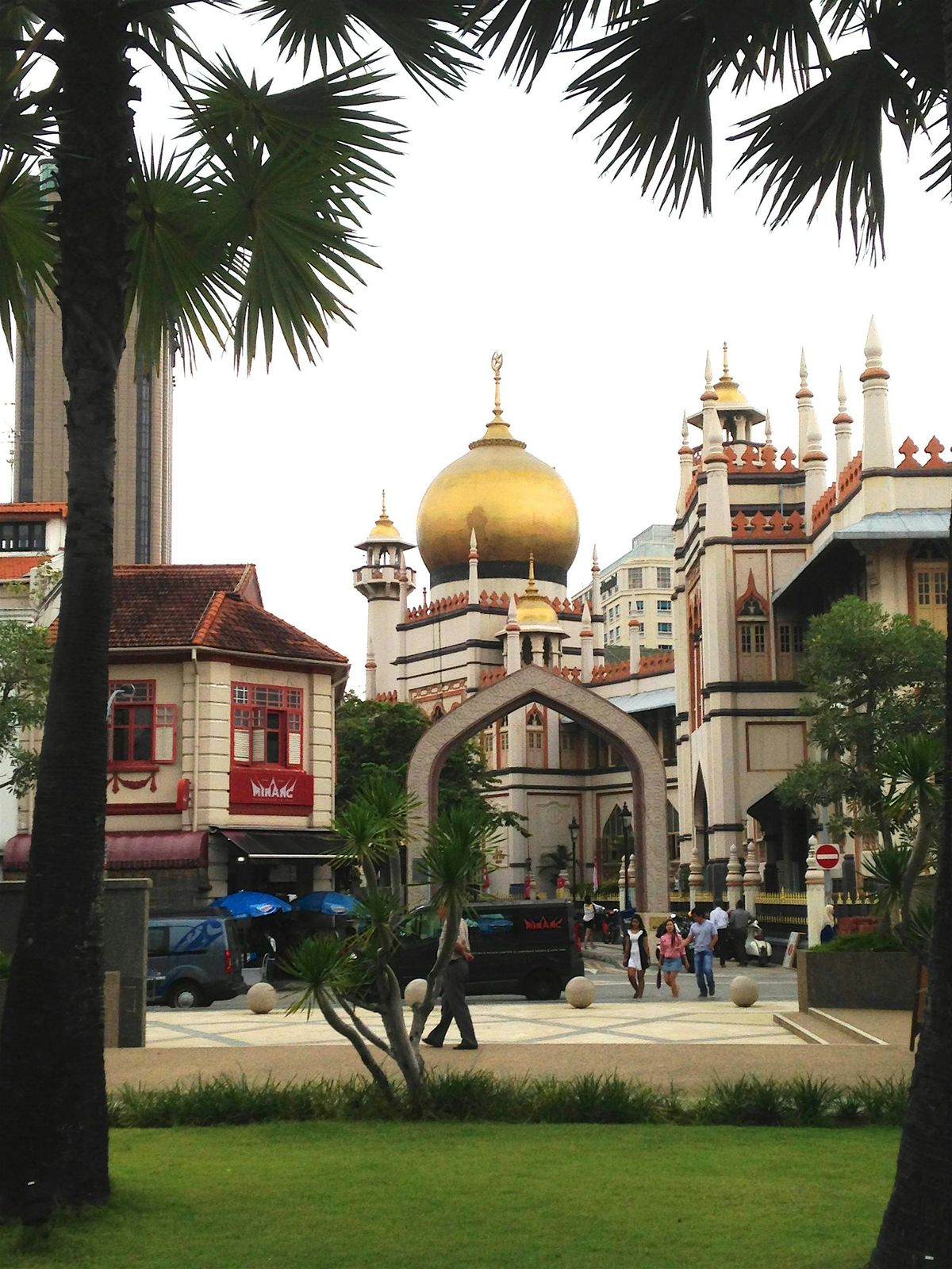 From Princes to Paupers.  The People of Kampong Gelam.