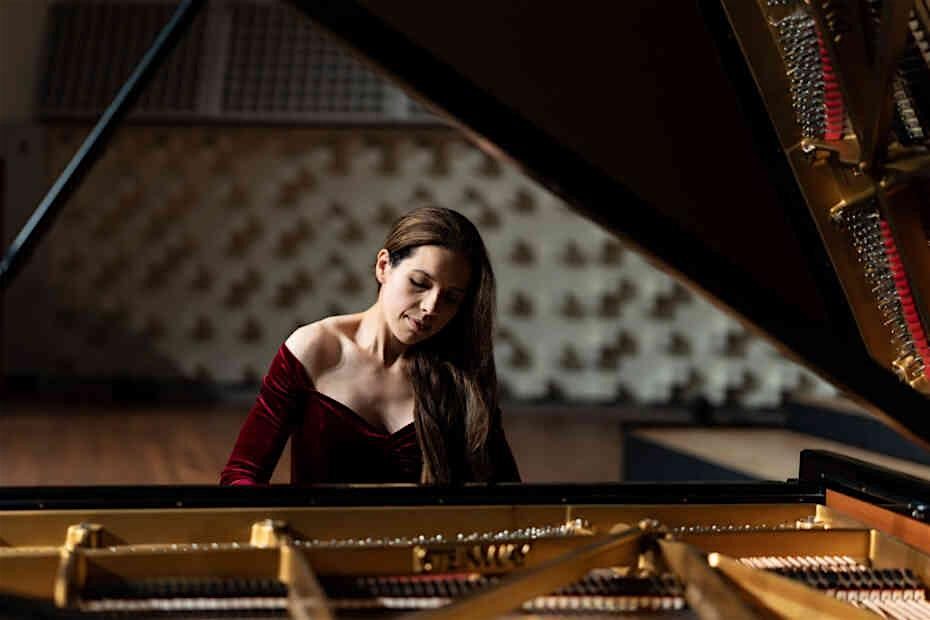 MIDNIGHT MELODIES CANDLE CONCERT