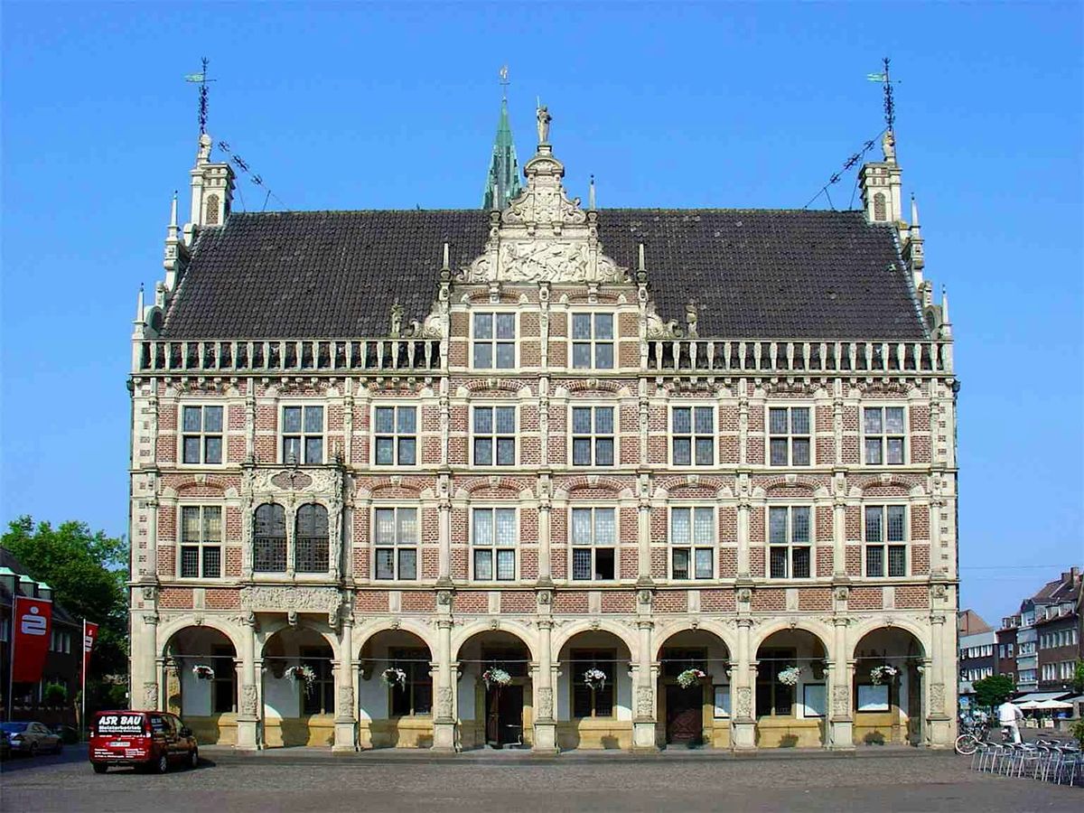 Bocholt Audio Tour: Factories, Faith, and Towers Through Time