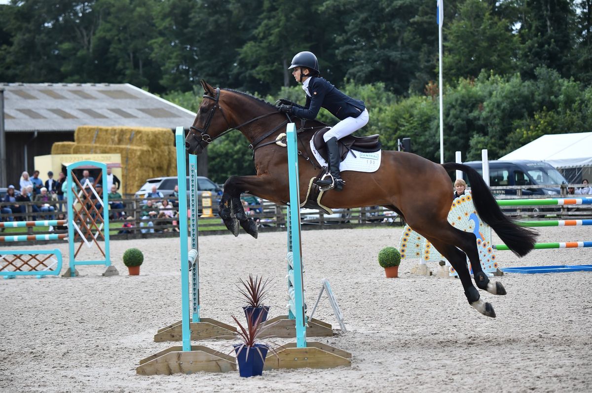 Unaffiliated Evening Show Jumping