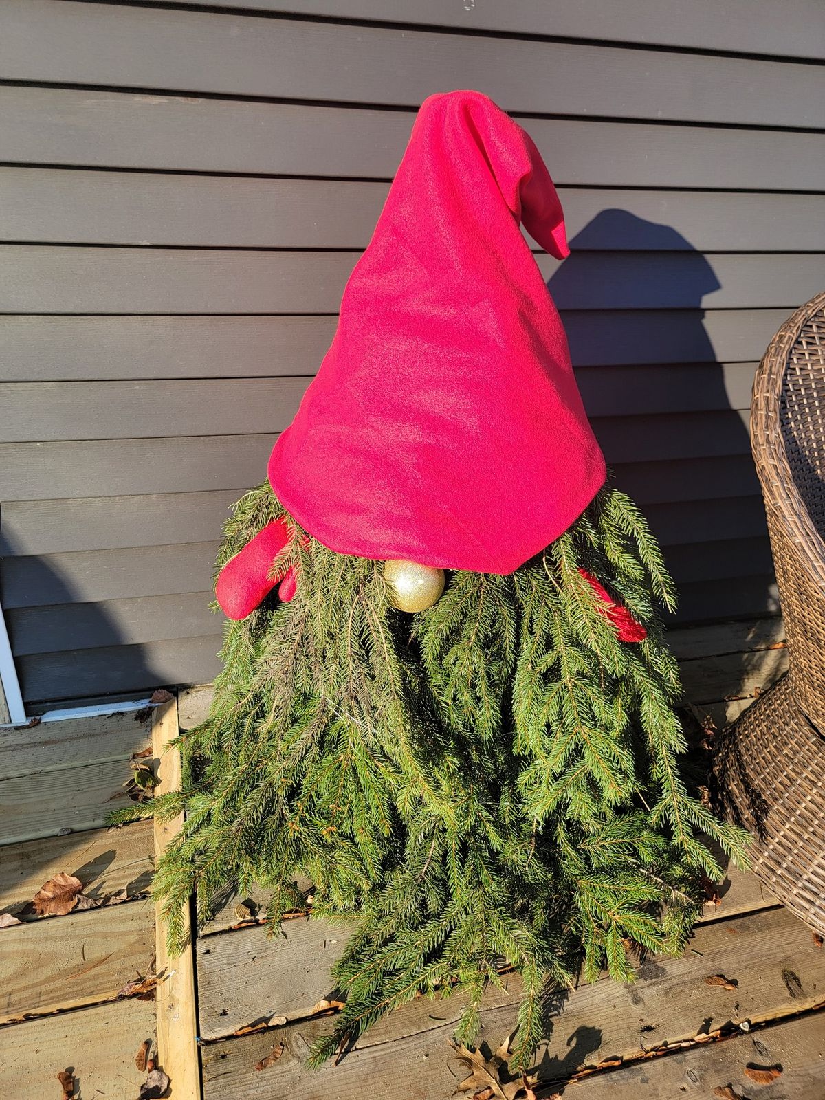 Evergreen Porch Gnome w\/Liz